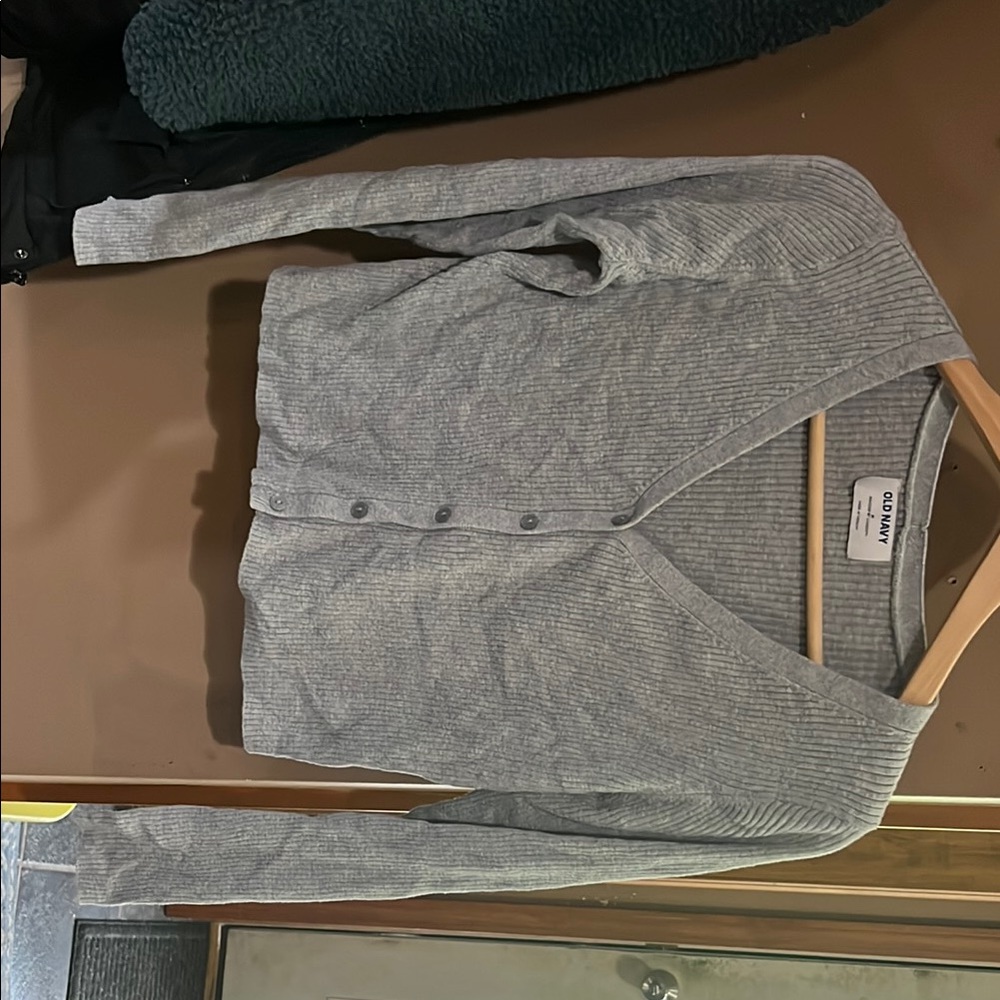 Old Navy cropped v-neck sweater